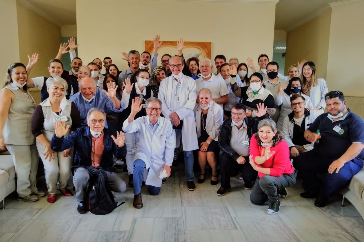 Médico do Ultra-X recebe homenagem por 50 anos de carreira