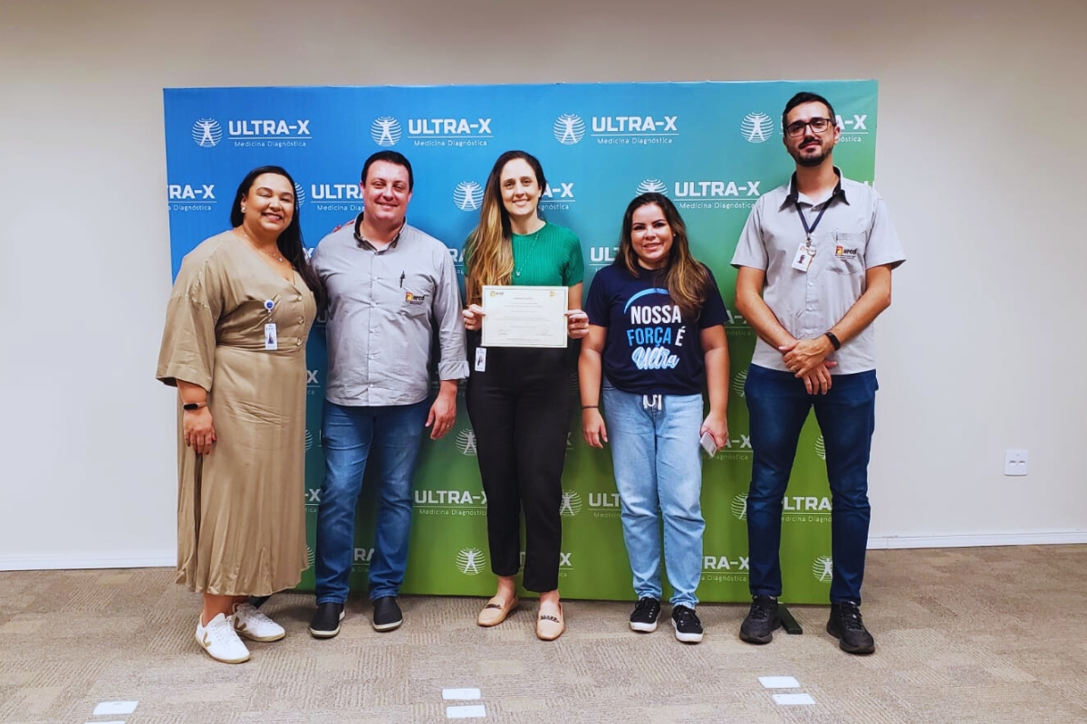 Colaboradores doam brinquedos para a ARCD